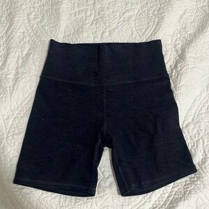 clean elevation shortie biker shorts